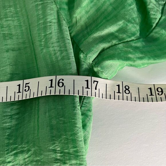 H&M Green Silky Peasant Button Front Popover Short Sleeve Blouse Women’s Size 8 - Picture 9 of 10